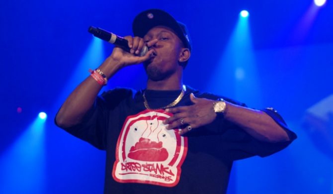 Dizzee Rascal zachęca ludzi do tańca