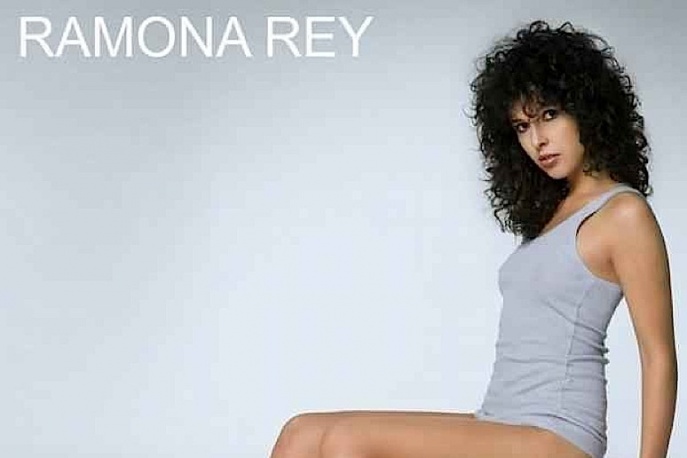 Ramona Rey w klipie Akona [video]
