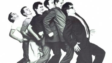 Zobacz teledysk Madness (Video)