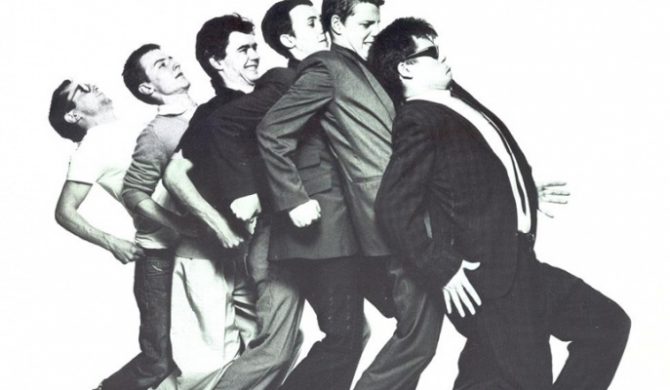 Zobacz teledysk Madness (Video)