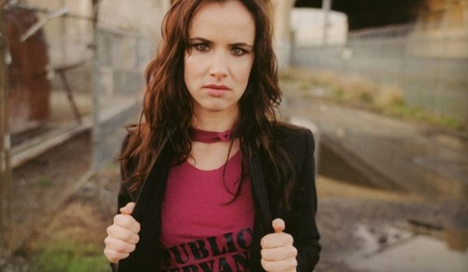Teledysk: Juliette Lewis – „Uh Huh”