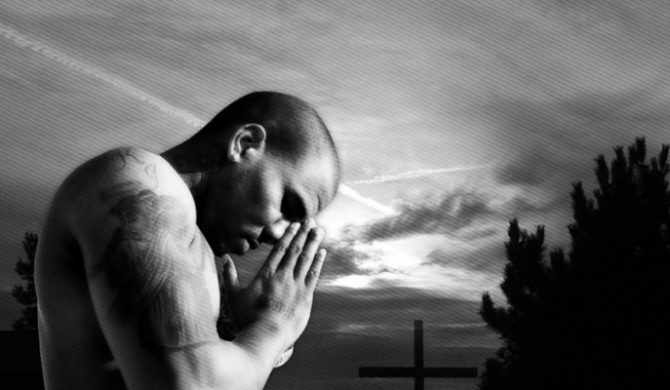 Posłuchaj singla z „The R.E.D.”